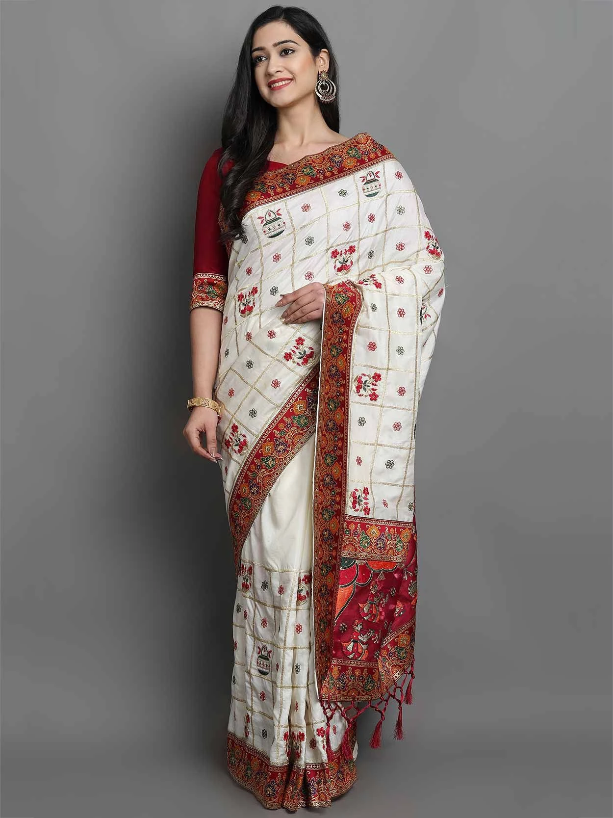 Cream Colour Silk Indian Traditional Saree. 3 Cream Colour Silk Indian Traditional Saree.
