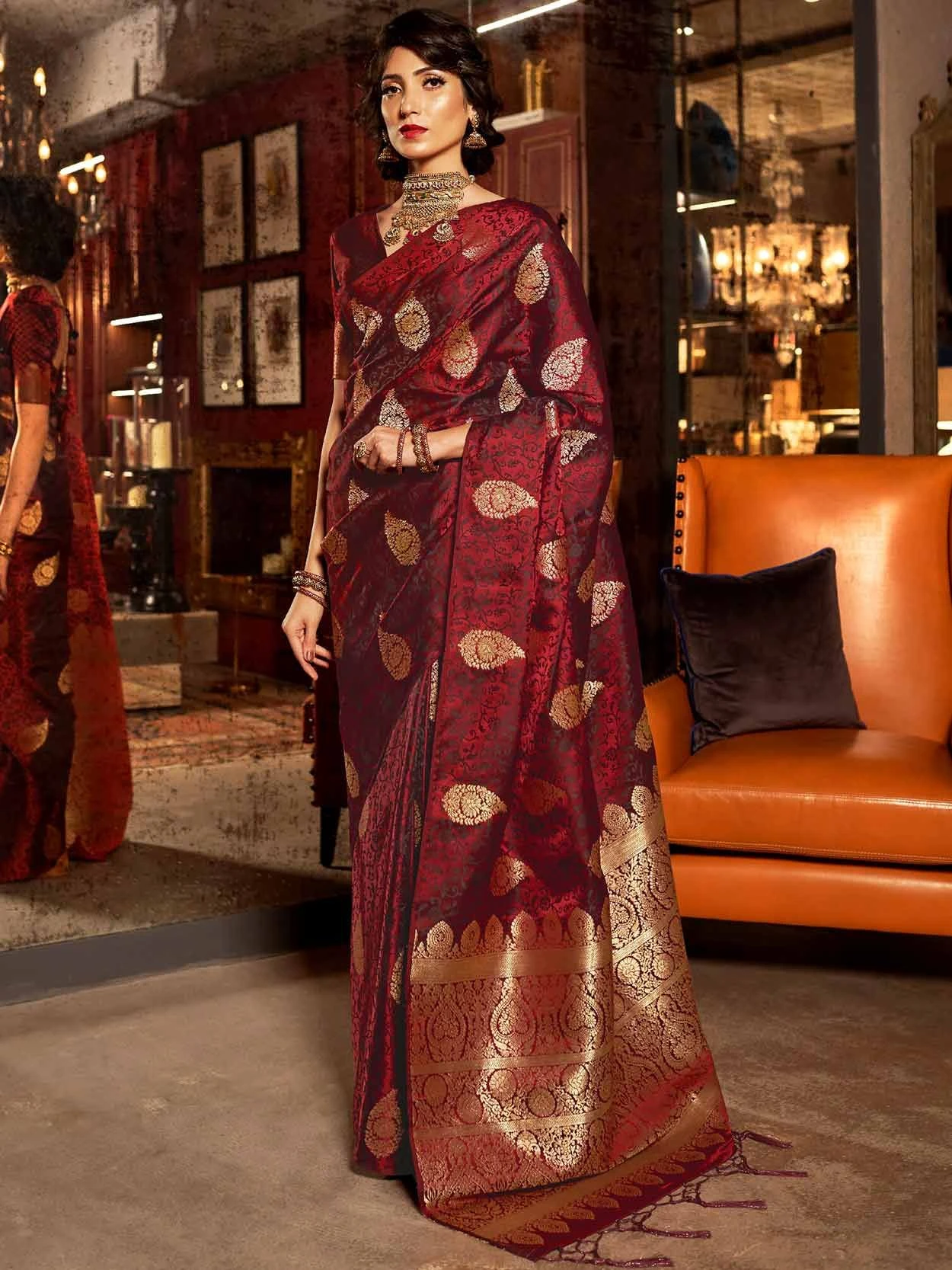 Maroon Traditional Saree With Zari Weaving 3 Maroon Traditional Saree With Zari Weaving