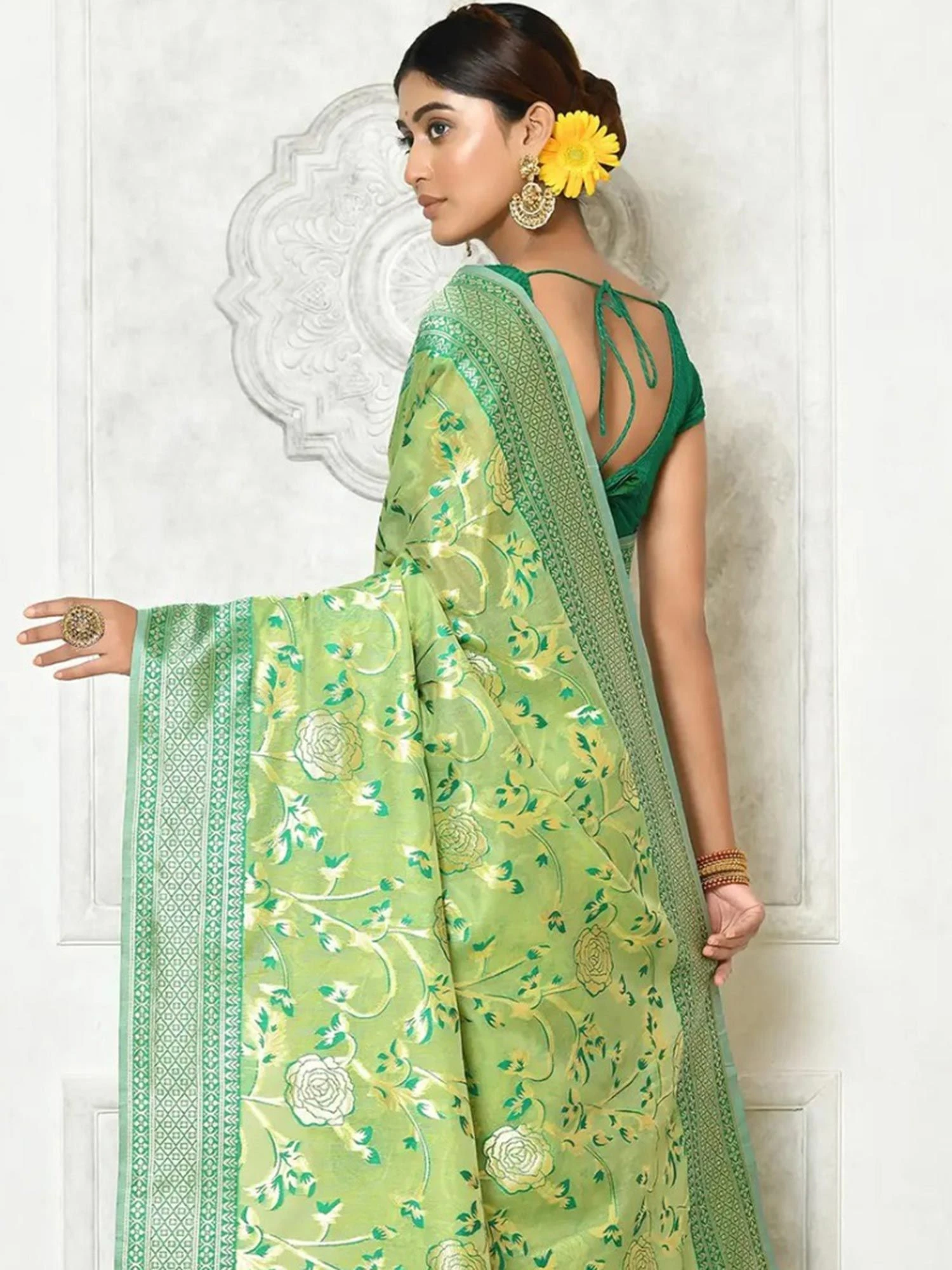 Green Woven Festive Saree With Blouse 4 Green Woven Festive Saree With Blouse - Image 2