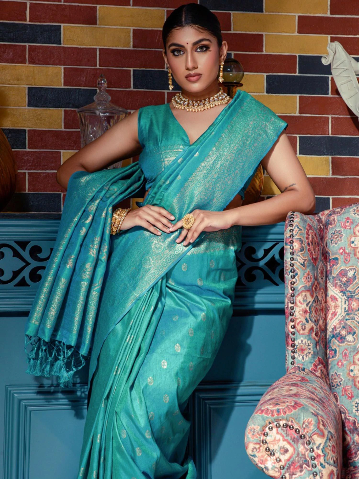 Blue Banarasi Silk Saree With Woven Borders 4 Blue Banarasi Silk Saree With Woven Borders - Image 2