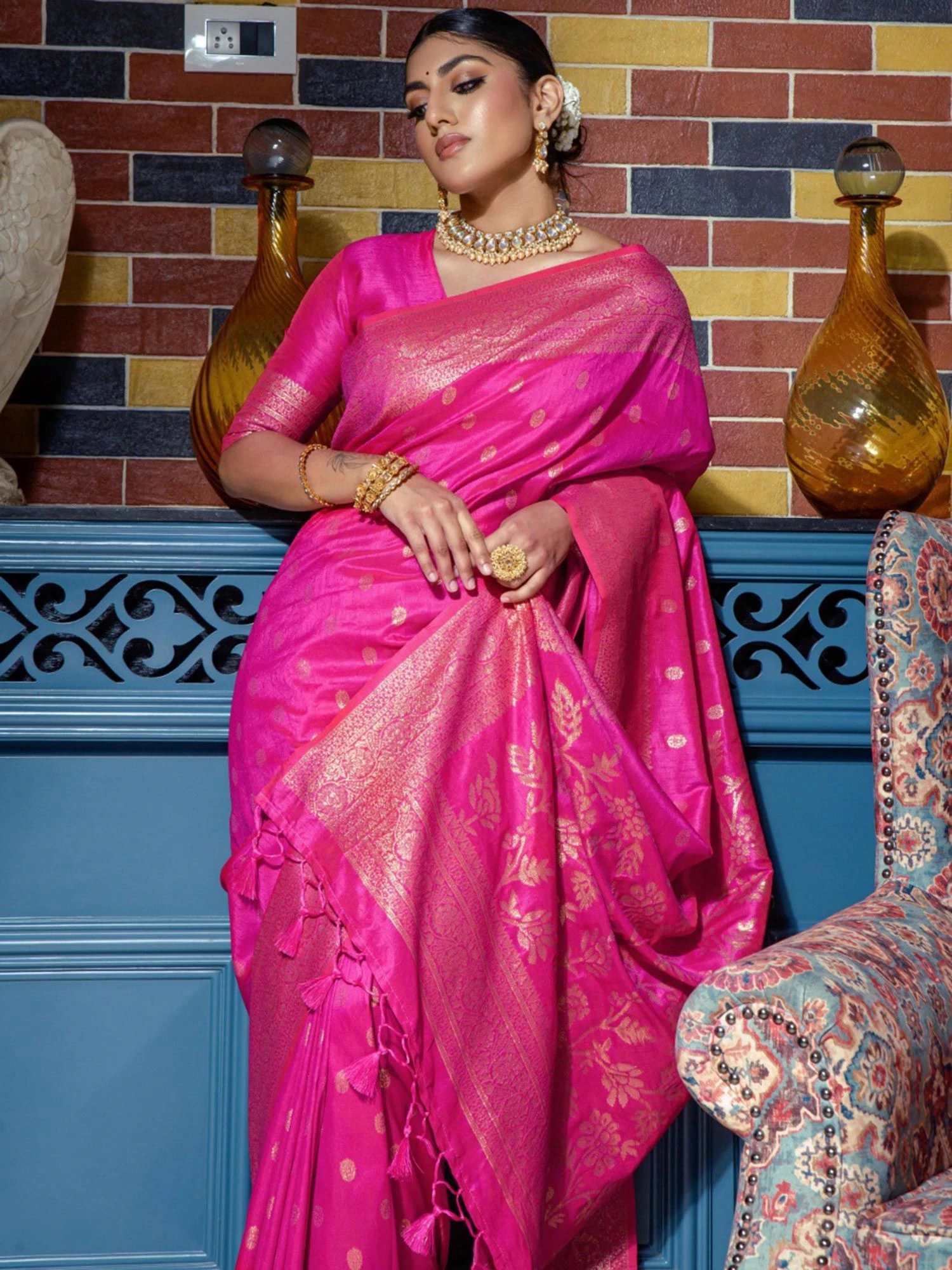 Pink Banarasi Silk Saree With Woven Borders 4 Pink Banarasi Silk Saree With Woven Borders - Image 2