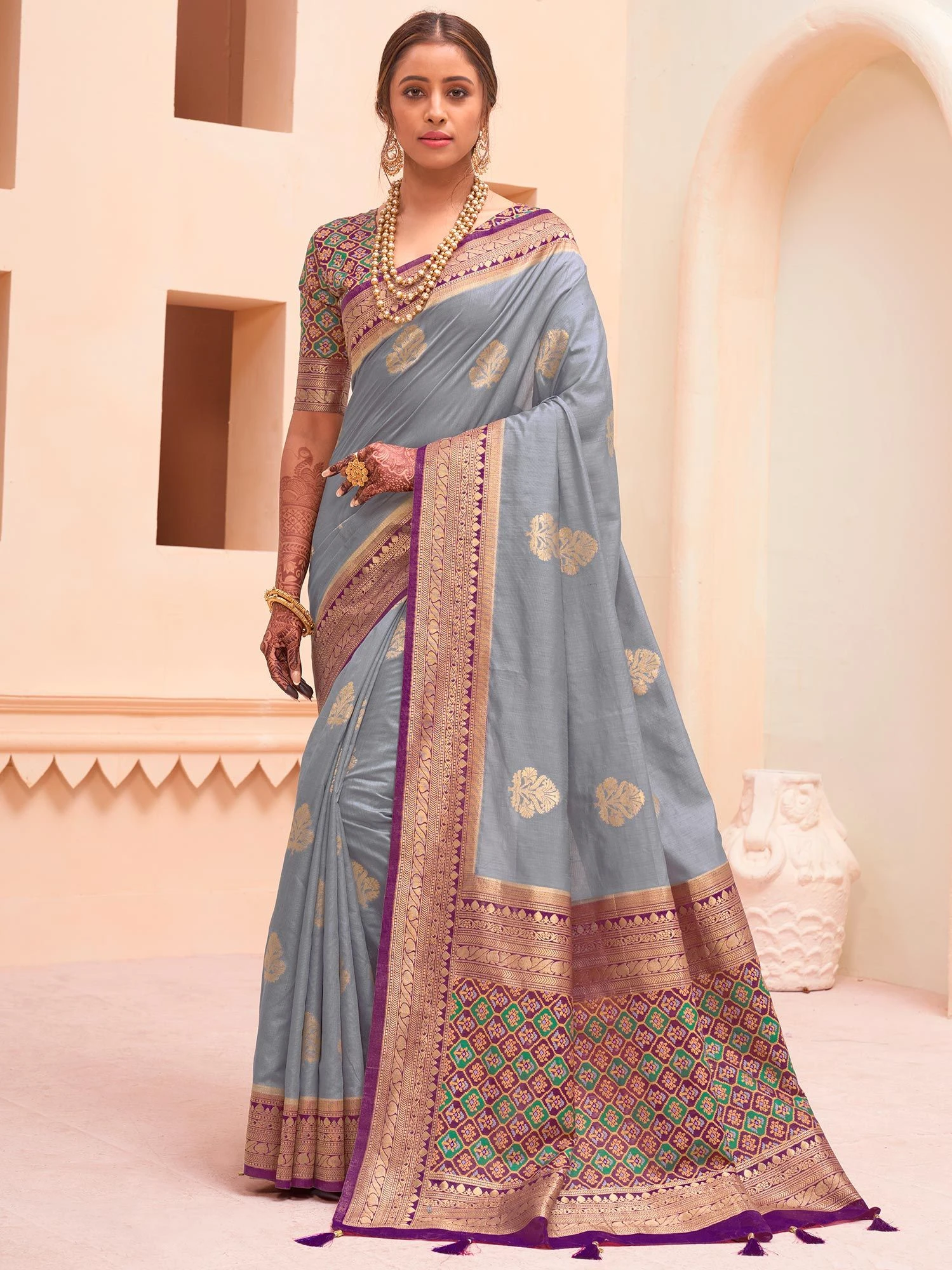 Grey Woven Traditional Saree With Zari Work 3 Grey Woven Traditional Saree With Zari Work
