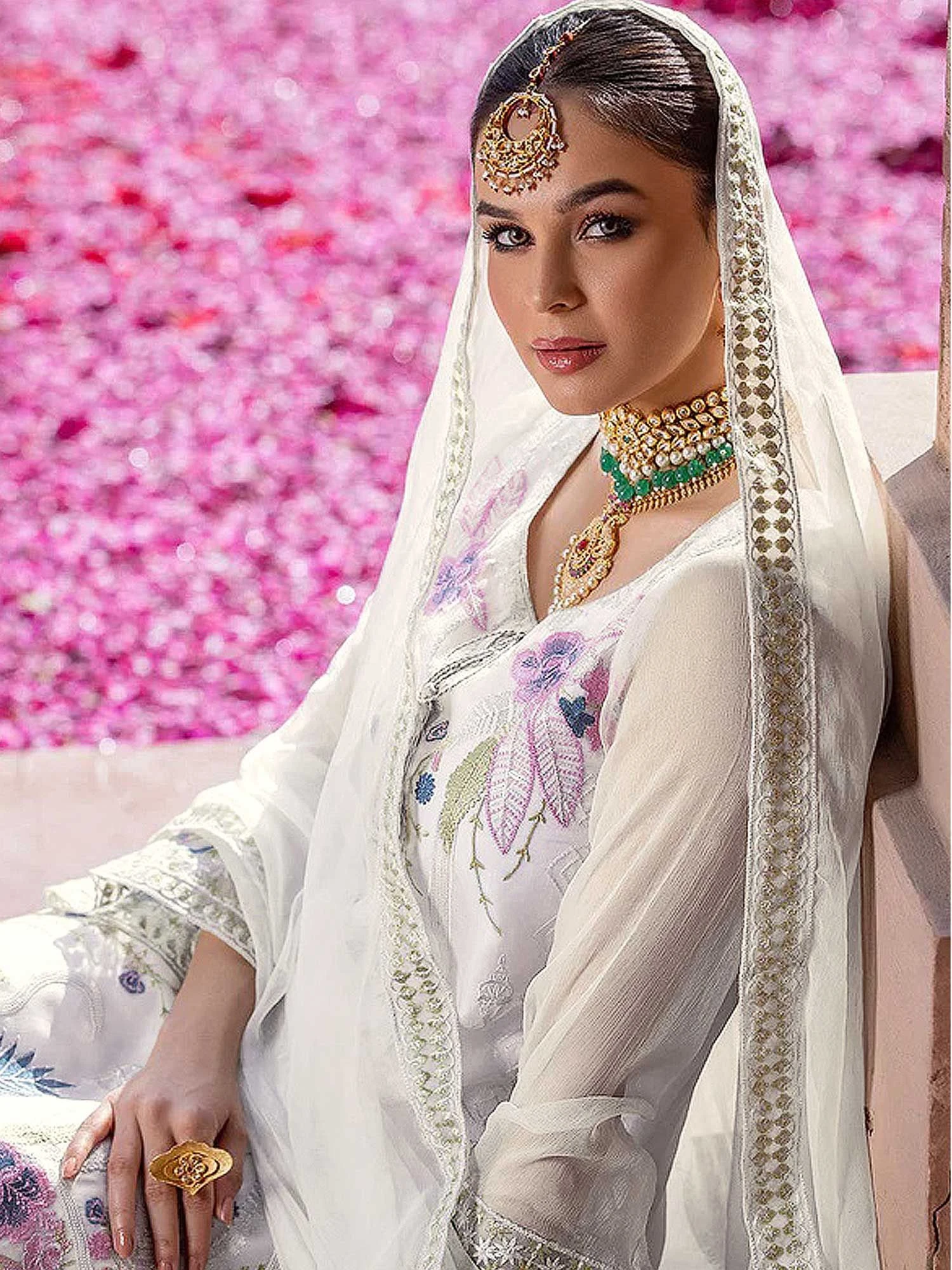 White Embroidered Straight Cut Salwar Kameez 4 White Embroidered Straight Cut Salwar Kameez - Image 2