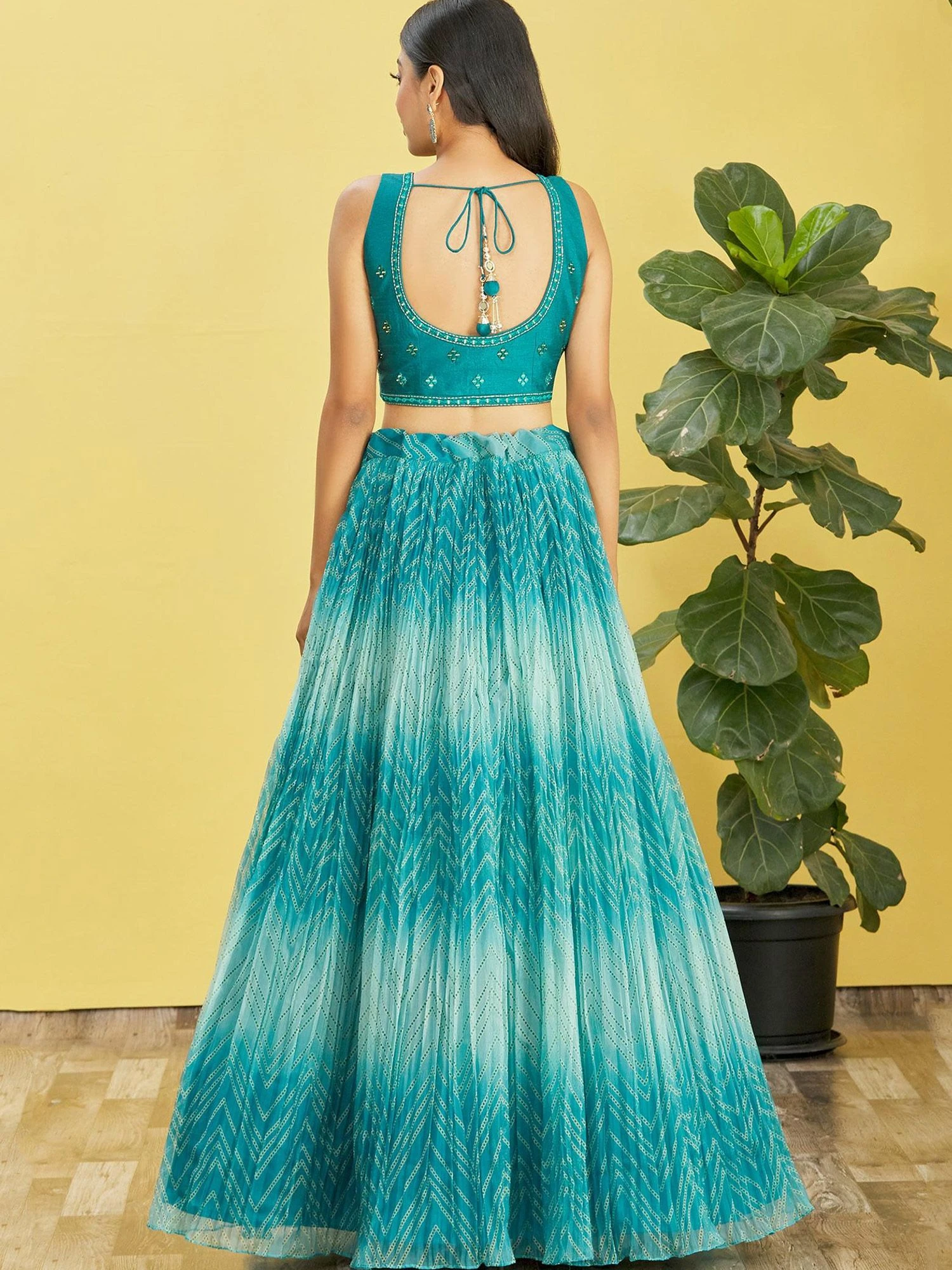 Blue Shaded Lehenga With Embroidered Choli 5 Blue Shaded Lehenga With Embroidered Choli - Image 3