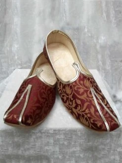 Brocade Mojari In Maroon Colour.